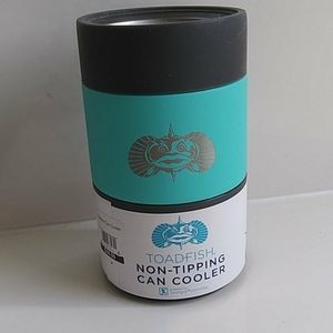 Toadfish non-tipping can cooler